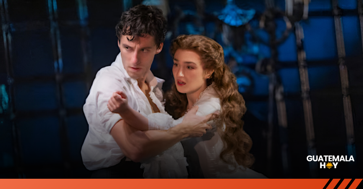 Daniel López, el talento guatemalteco que brilla en El Fantasma de la Ópera